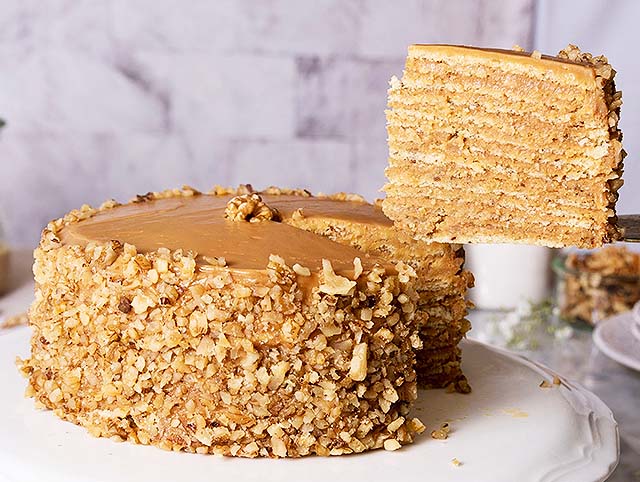 Sponge Manjar Walnut